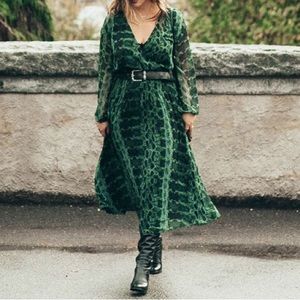 Wilfred Long Sleeve Snake Print Dress